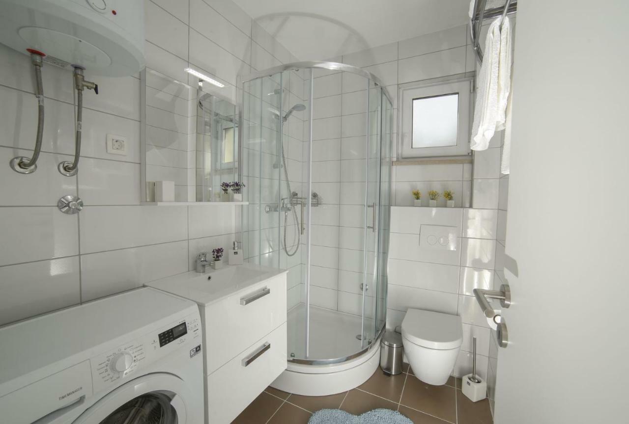 Amazing Luxury 4Star Apartment Laura Supetar Exterior photo